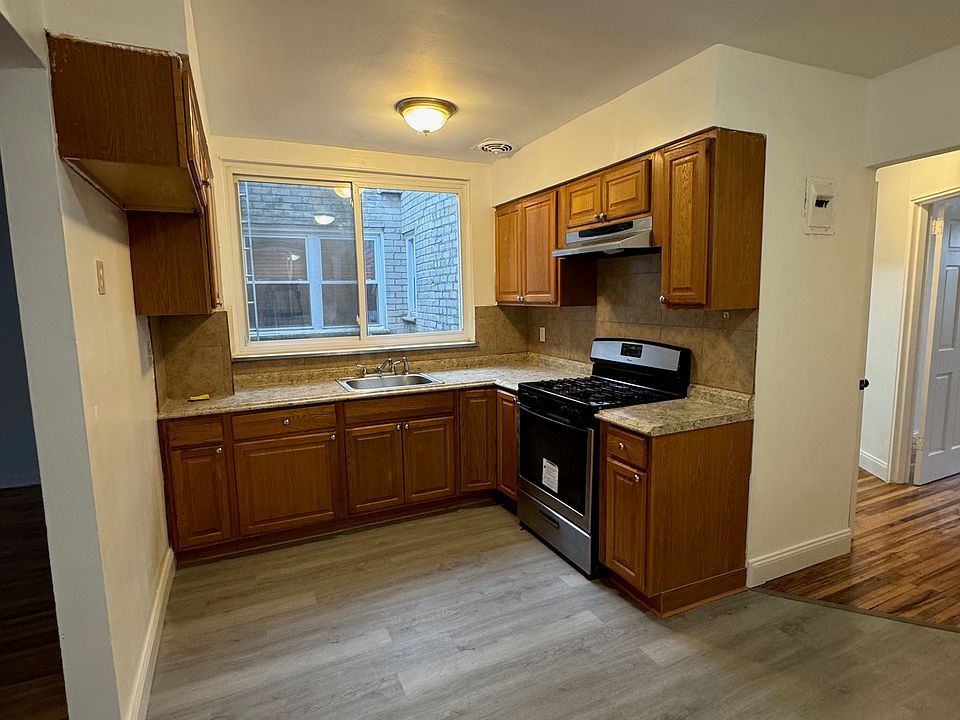1st image of 160 28th Ave #3