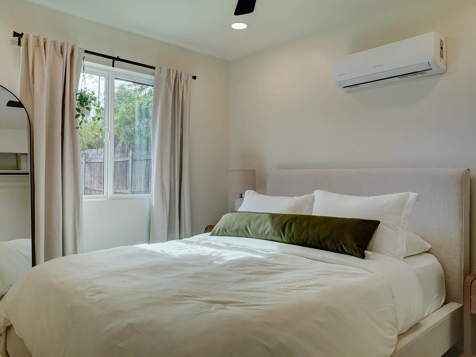 1 bed, 400 sqft, $2,000 — Photo 3