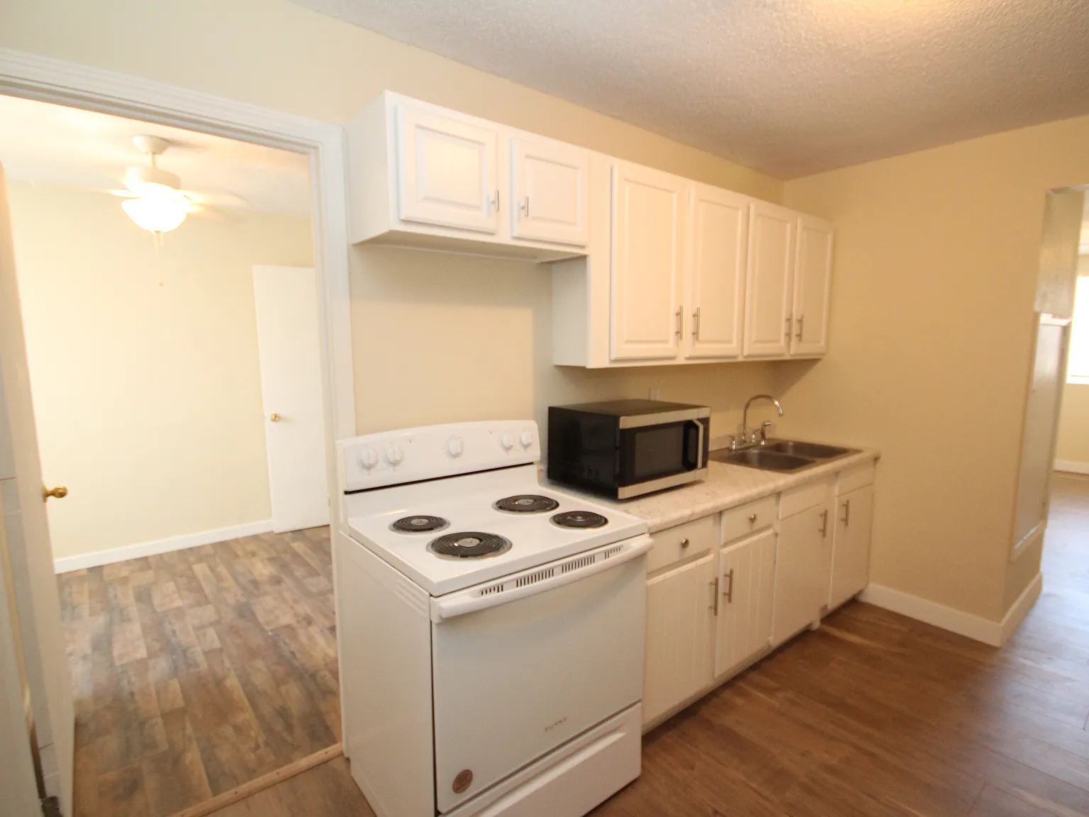2 bed, 500 sqft, $890 — Photo 4