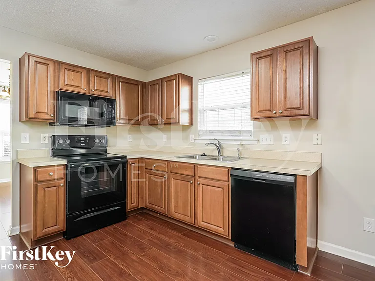 4145 Crestwood Cir — Photo 8