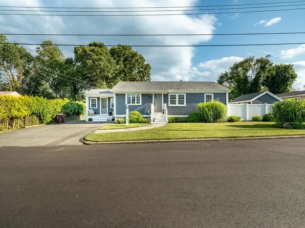 24 Coury Dr, Acushnet, MA 02743