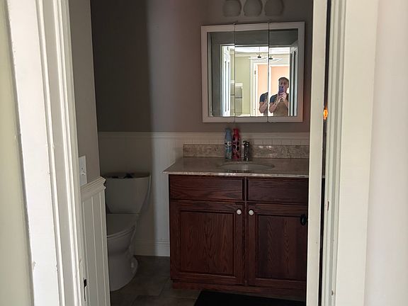4th image of 315 Grove St