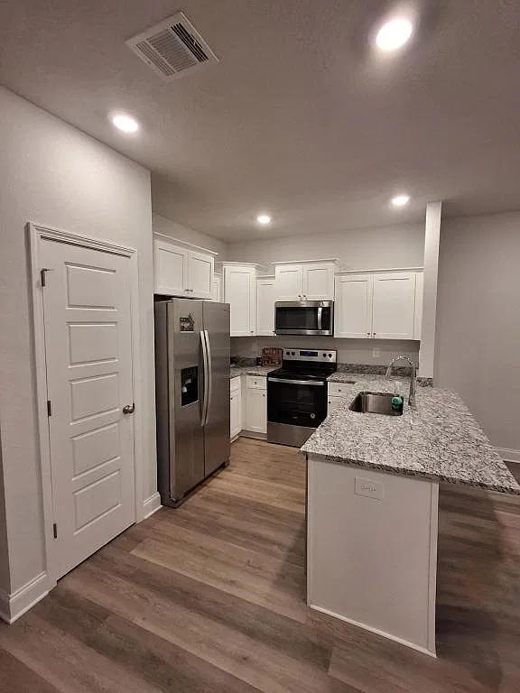 12318 Sinclaire Dr — Photo 2