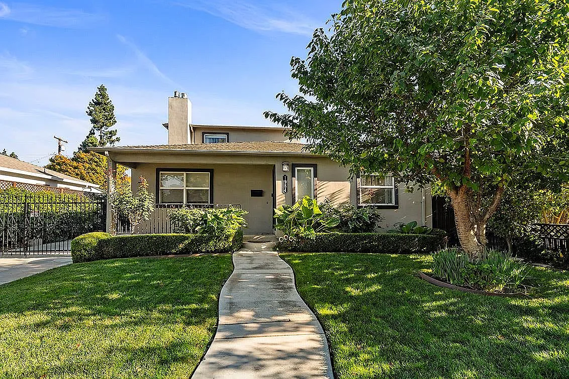 4 bed, 3.5 bath, 2400 sqft, $1,200 — Photo 3