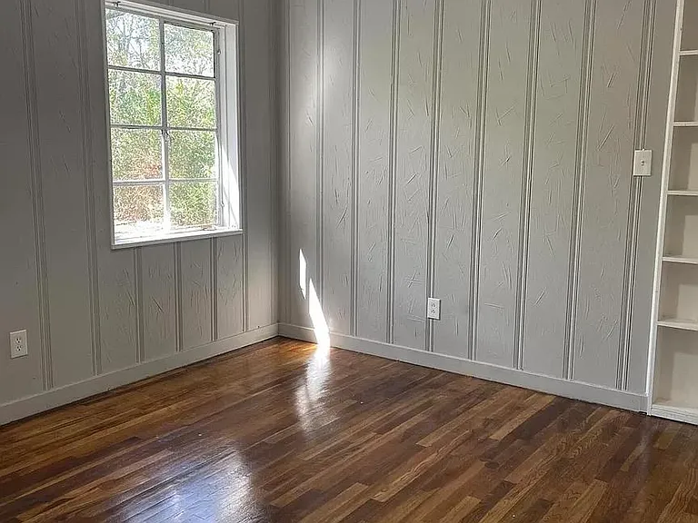 105 Lakeview Dr — Photo 9