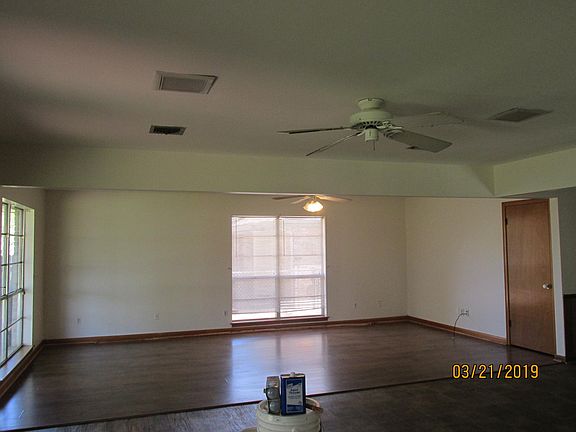 3rd image of 810 Dulles Dr