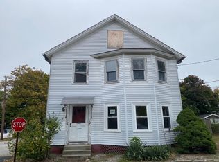 84 Spruce St, Warwick, RI 02886