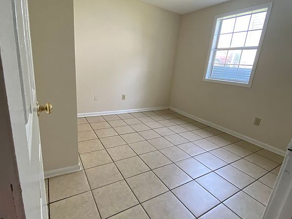 3rd image of 1138 Dale Dr Unit 4