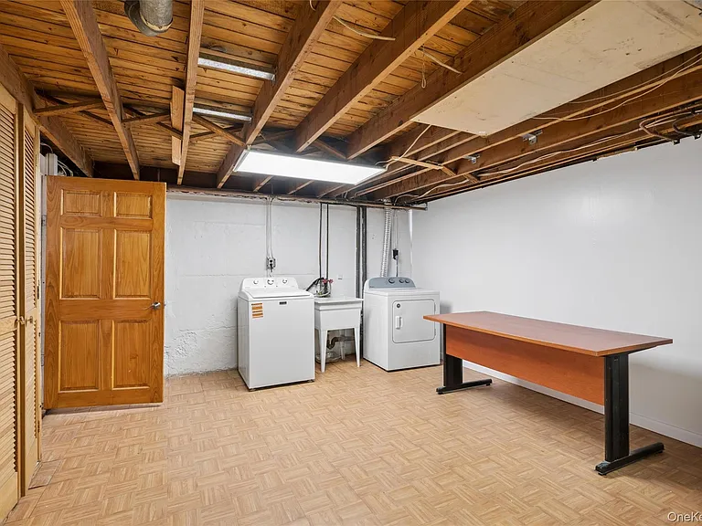 31 Evelyn Ln — Photo 23