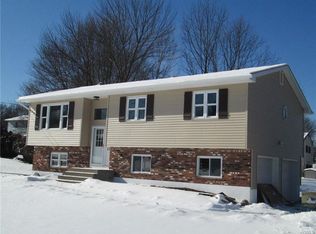 22 Oxford Rd, New Windsor, NY 12553