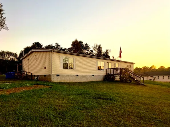 8203 Twin Springs Rd, Knoxville, TN 37920