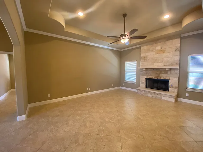 210 Dudley Way — Photo 6