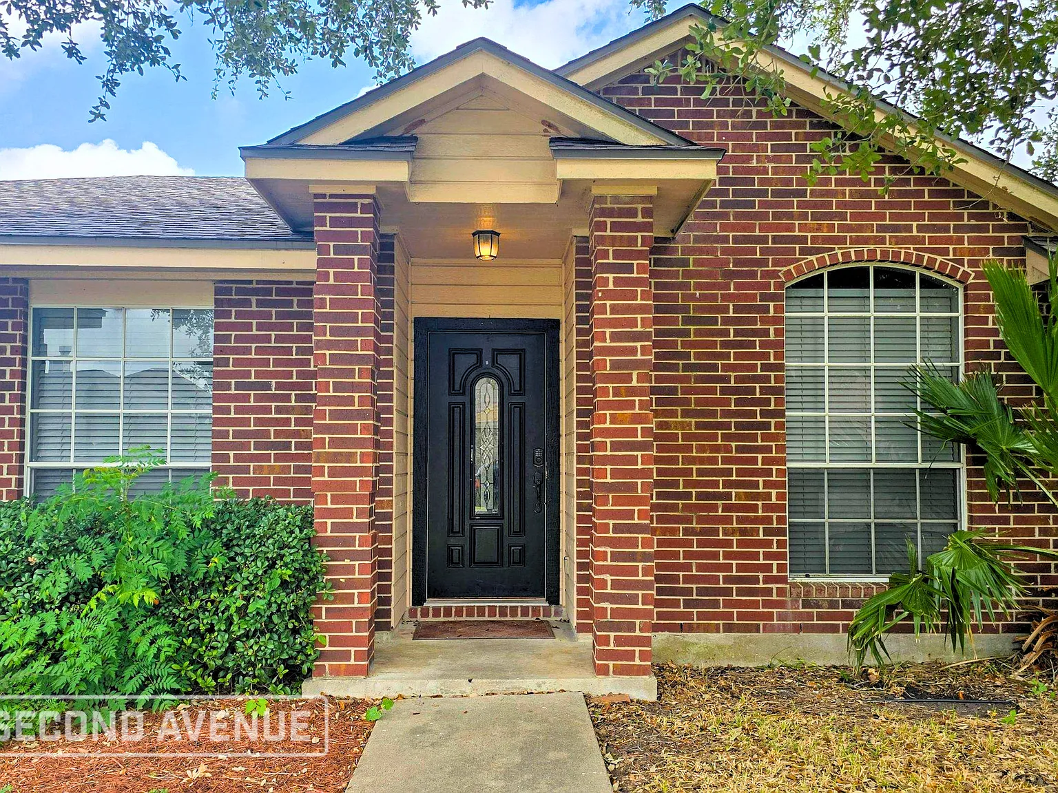 3 bed, 2.0 bath, 1808 sqft, $1,845 — Photo 2