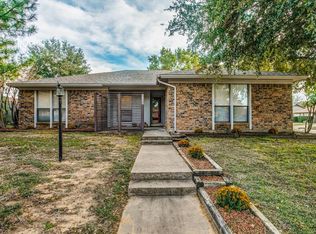 2800 Live Oak Ln, Bedford, TX 76021