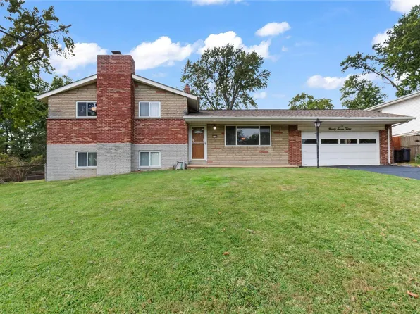 9730 Jackie Ln, Saint Louis, MO 63123