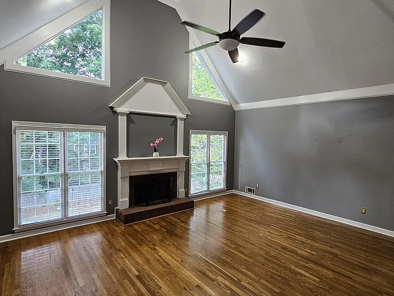 1381 Providence Dr — Photo 15