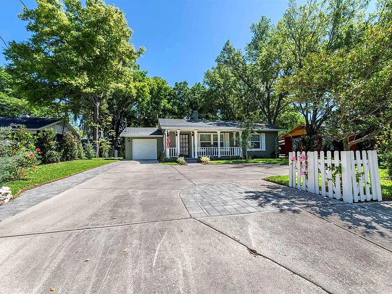 1210 N Donnelly St — Photo 4