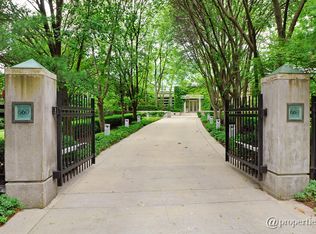 660 N Green Bay Rd, Lake Forest, IL 60045