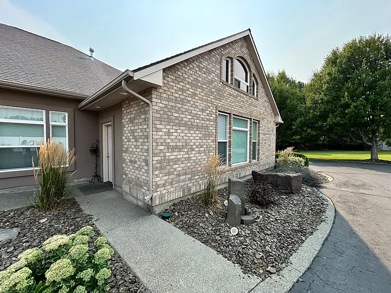 308 Oak St — Photo 1