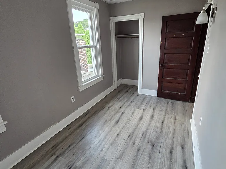 E Phillips St — Photo 17