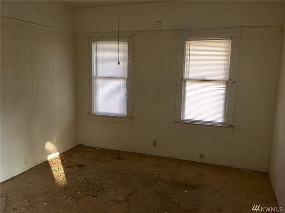 4th image of 2506 N Puget Sound Ave
