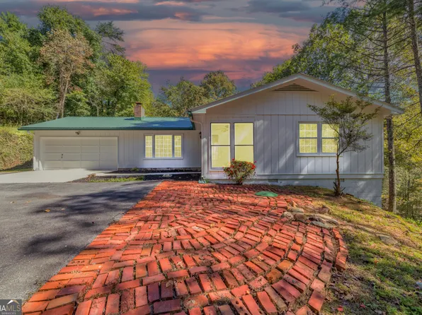 202 Hancock Dr, Ellijay, GA 30540