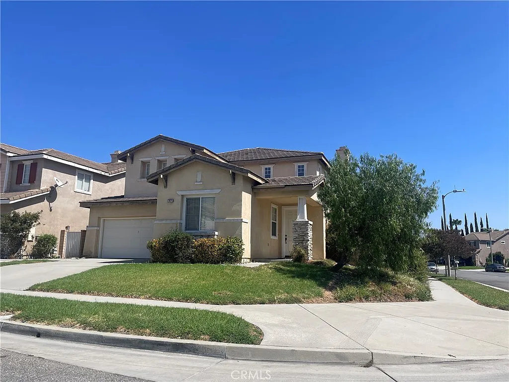 4 bed, 2457 sqft, $4,000 — Photo 1