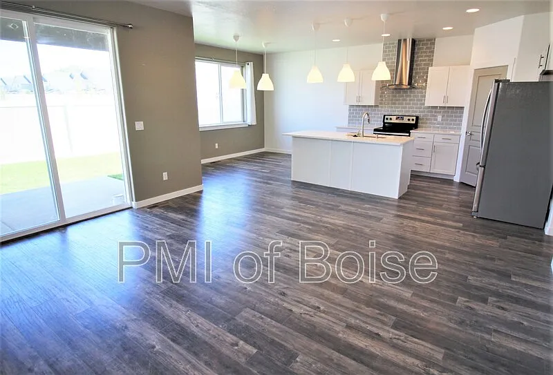 3 bed, 2.5 bath, 1764 sqft, $1,845 — Photo 4