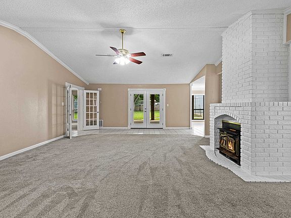 2nd image of 3055 N Texas St