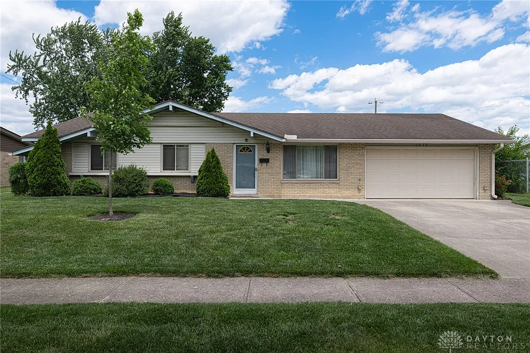 1026 Hazel Ave photo 1