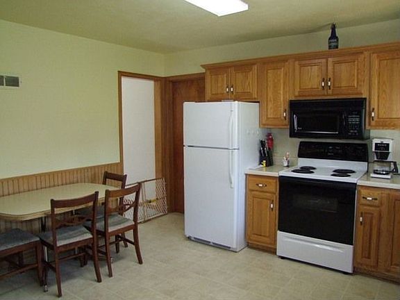 3rd image of 604 Larchwood Dr