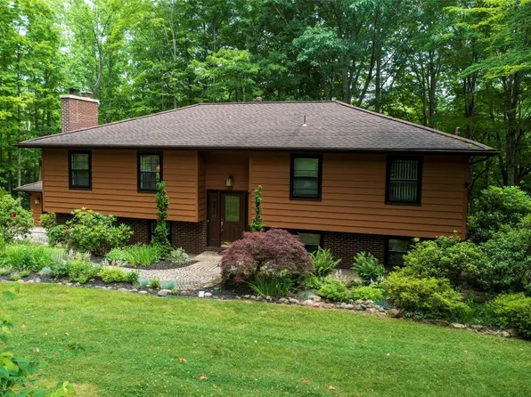 6061 Saddlehorn Dr, Erie, PA 16506