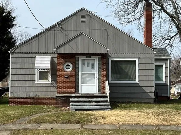 1986 9th St SW, Akron, OH 44314