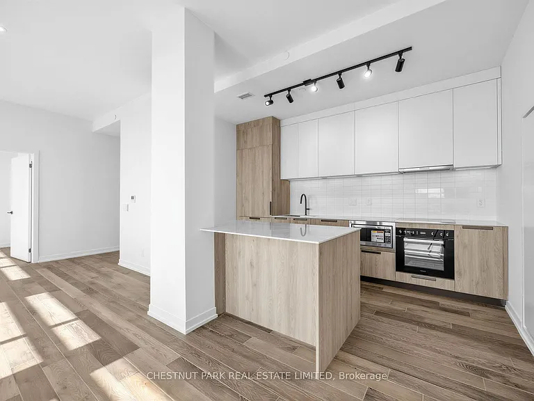 759 Queen St E #Penthouse 1 — Photo 10