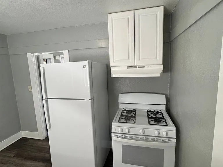 142 W Valencia Dr — Photo 4