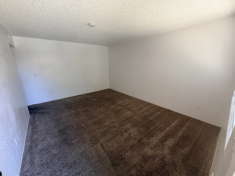 8000 N Laurelglen Blvd #B — Photo 21