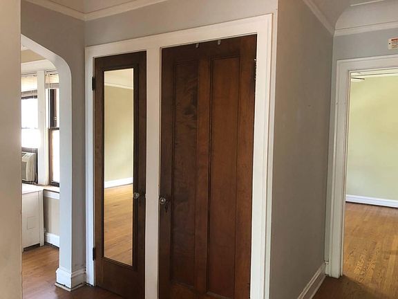 5th image of 2423 W Lunt Ave APT 2S