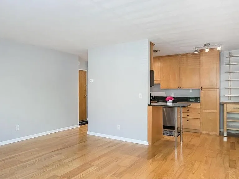 3018 Aldrich Ave S #12 — Photo 2