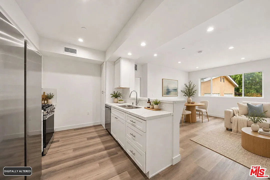 2 bed, 2.0 bath, 939 sqft, $3,395 — Photo 2