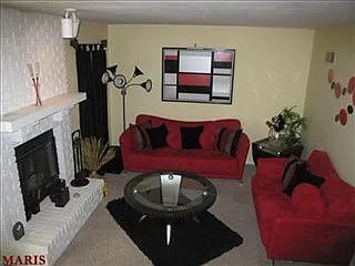 323 Sturbridge Village Dr photo 1