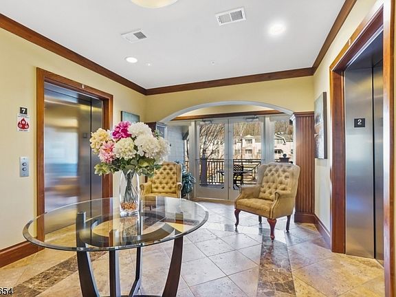 3rd image of 468 Victoria Dr #468