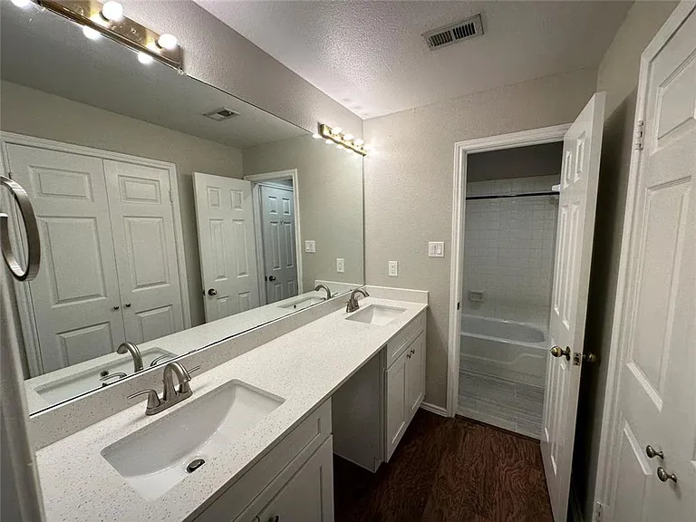 704 W 21st St #301 — Photo 10