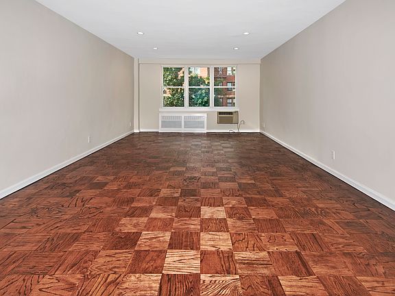 5th image of 25 Franklin Ave APT 6H