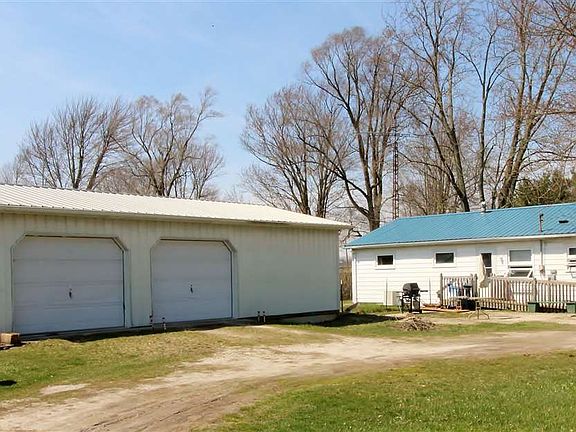 2nd image of 601 W 9th St