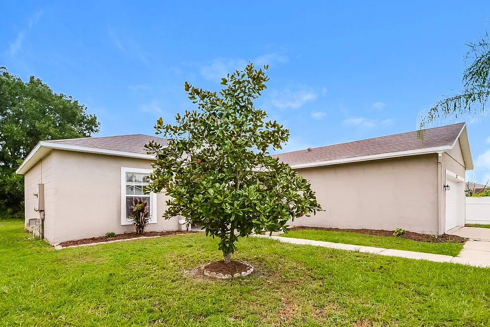 3 bed, 2.0 bath, 1335 sqft, $1,770 — Photo 3