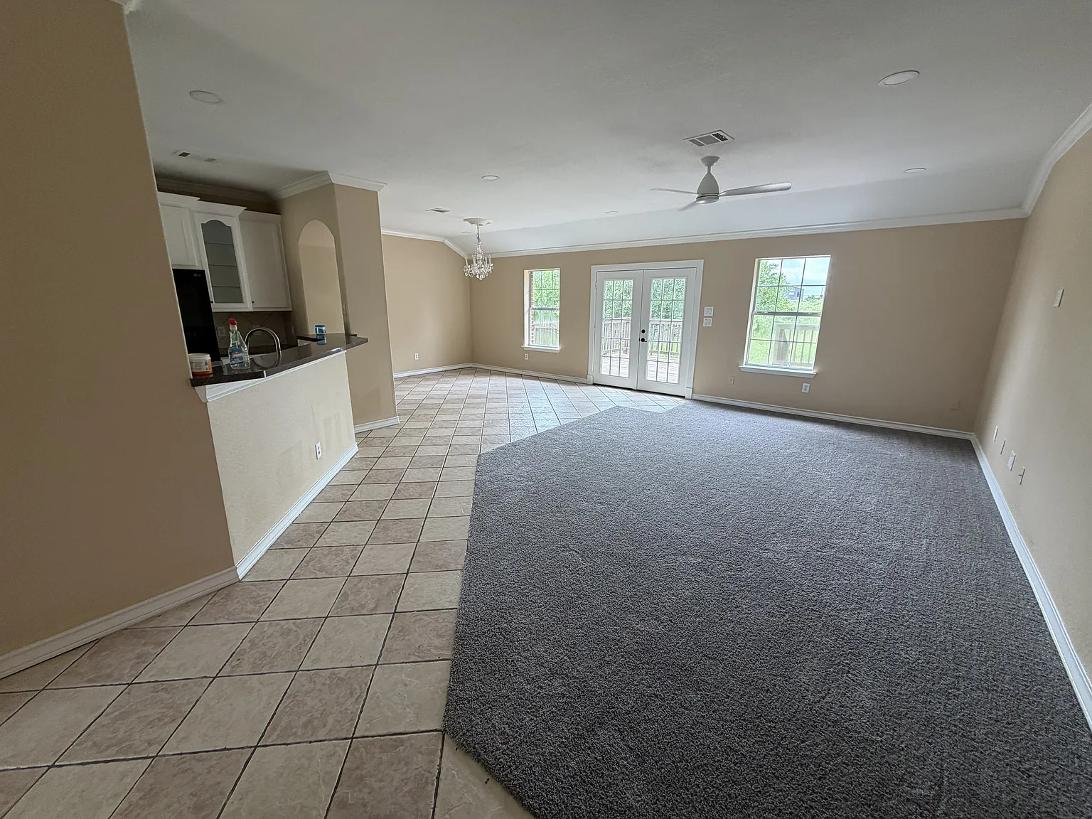 3 bed, 2500 sqft, $2,500 — Photo 4