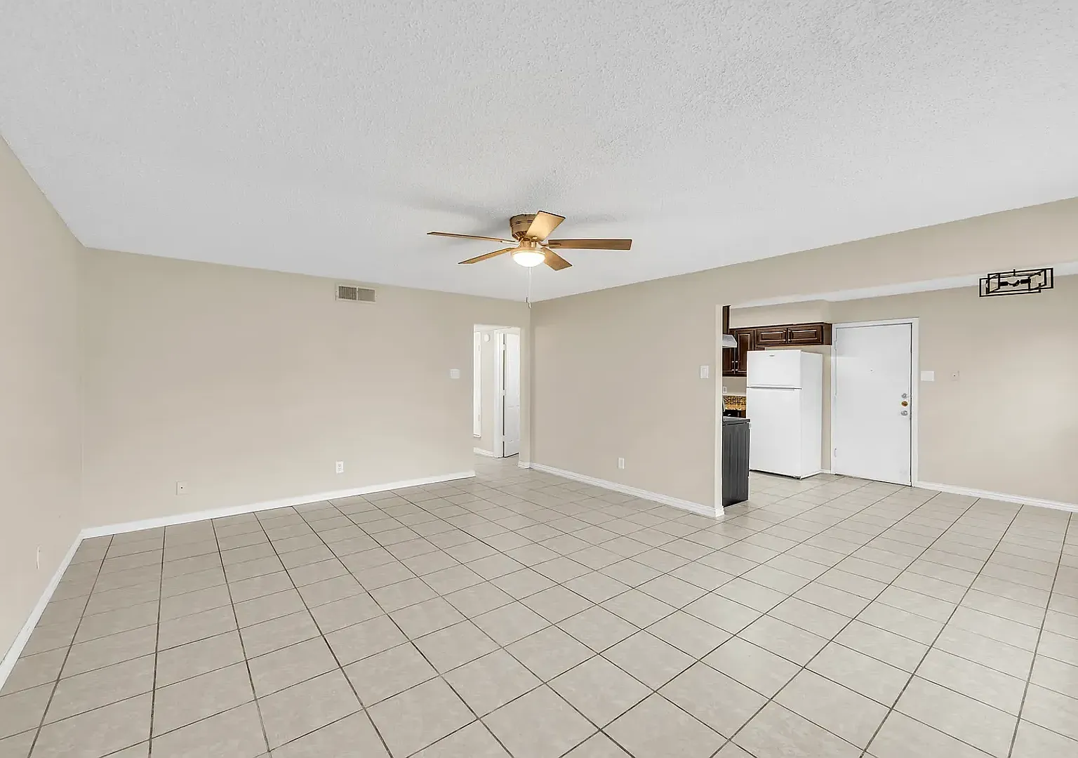 3024 Tudor Ln — Photo 3