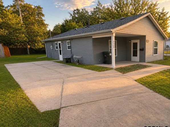 3725 Erskine St, Omaha, NE 68111