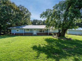 12656 Pioneer Ln, Gentry, AR 72734