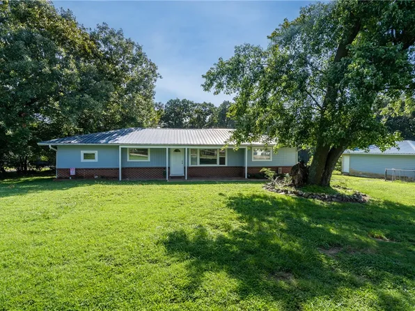 12656 Pioneer Ln, Gentry, AR 72734